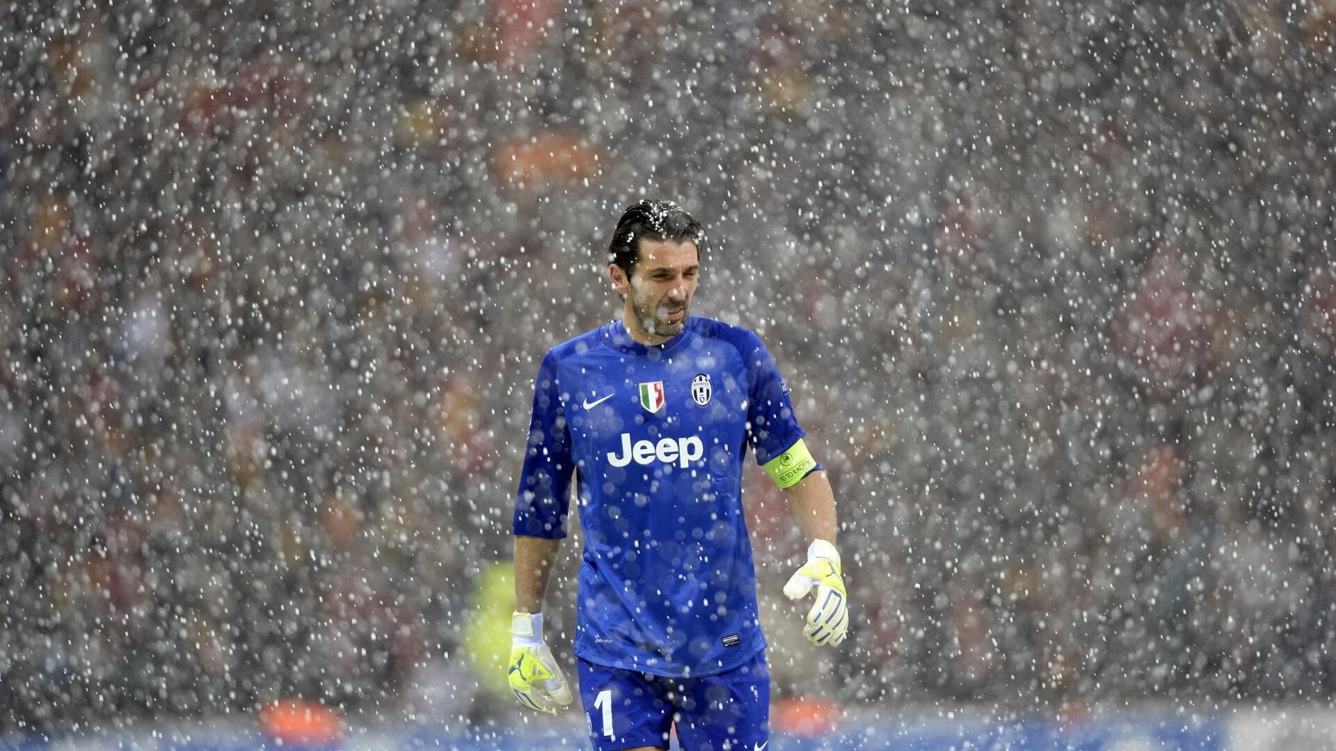 欧亿体育|世界杯巅峰对决，阿根廷力克法国三度捧杯 梅西终圆梦